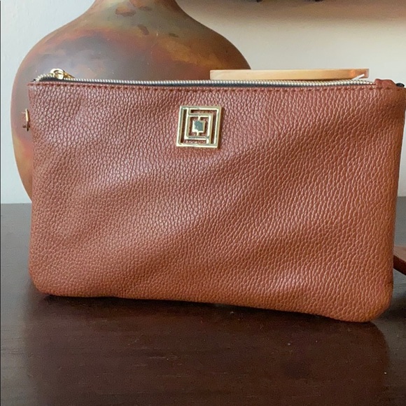 Liz Claiborne Brown Power Charging Clutch Wristlet - Picture 2 of 11